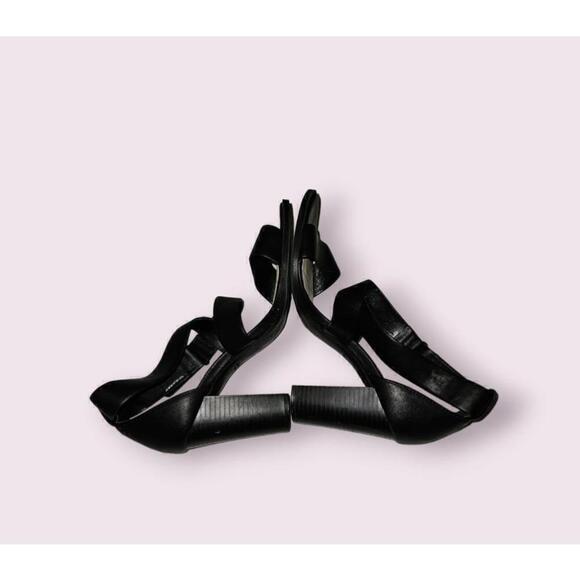 Simple Vera Vera Wang Black Neutral Strappy Shoes Size 7.5 M - Picture 6 of 10